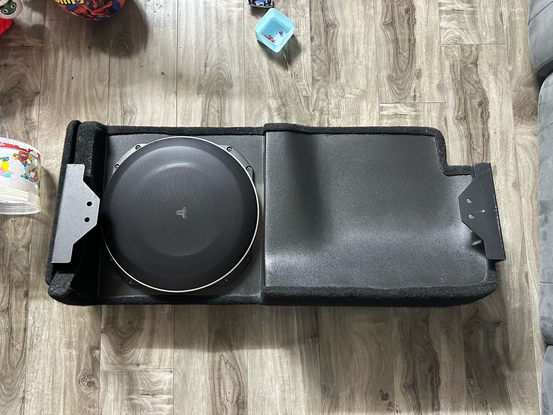 JL Audio 13TW5 in Ford Stealthbox