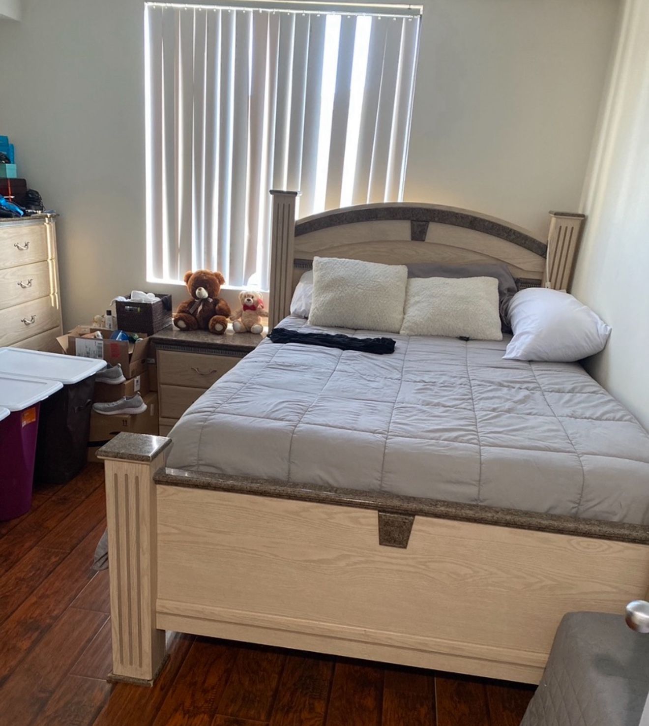 6 Piece Olivia Bay Queen Bedroom Set