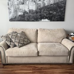 Ambiente Pull-Out Sleeper Sofa – High-End, Clean, Guest Ready