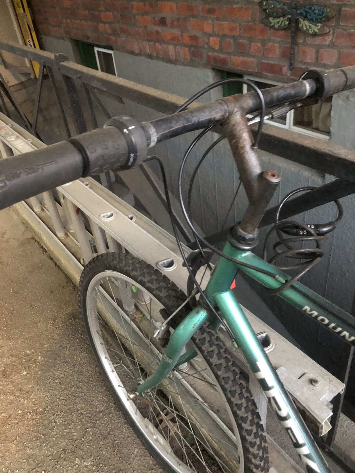 Mountain Track Trek 820