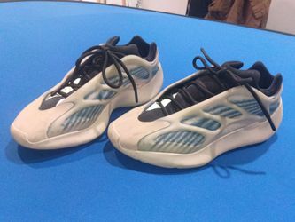 Adidas Yeezy 700 V3 Kyanite Blue  (Size 11)  Pre-owned