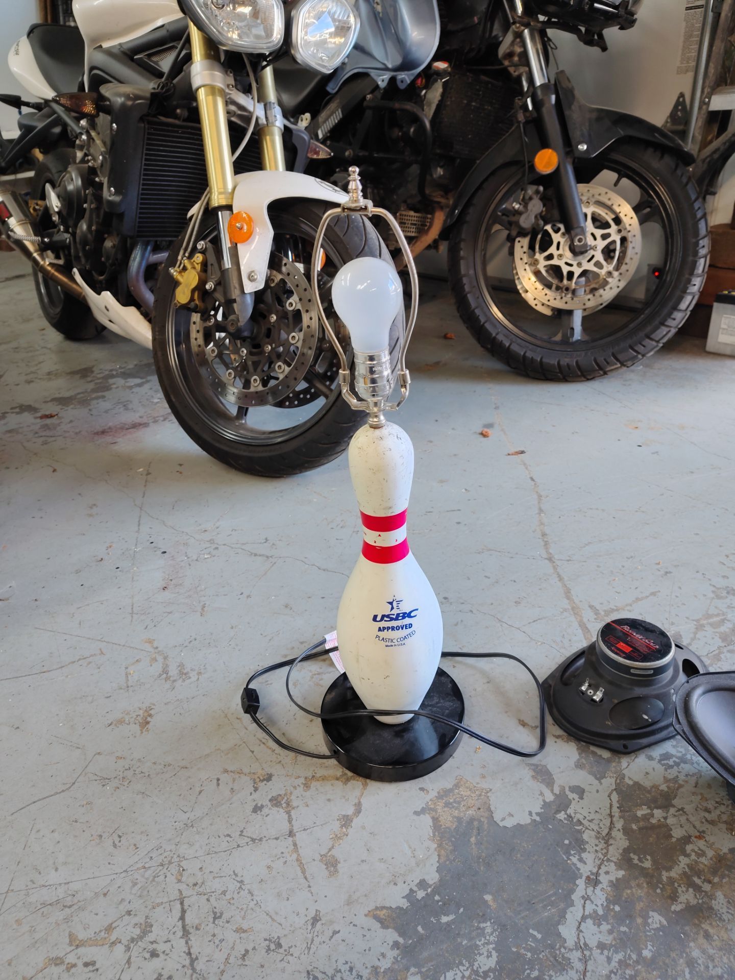 Bowling pin lamp