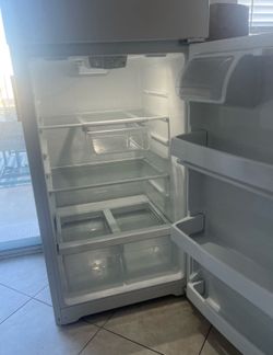 GE White Refrigerator - Like New Condition