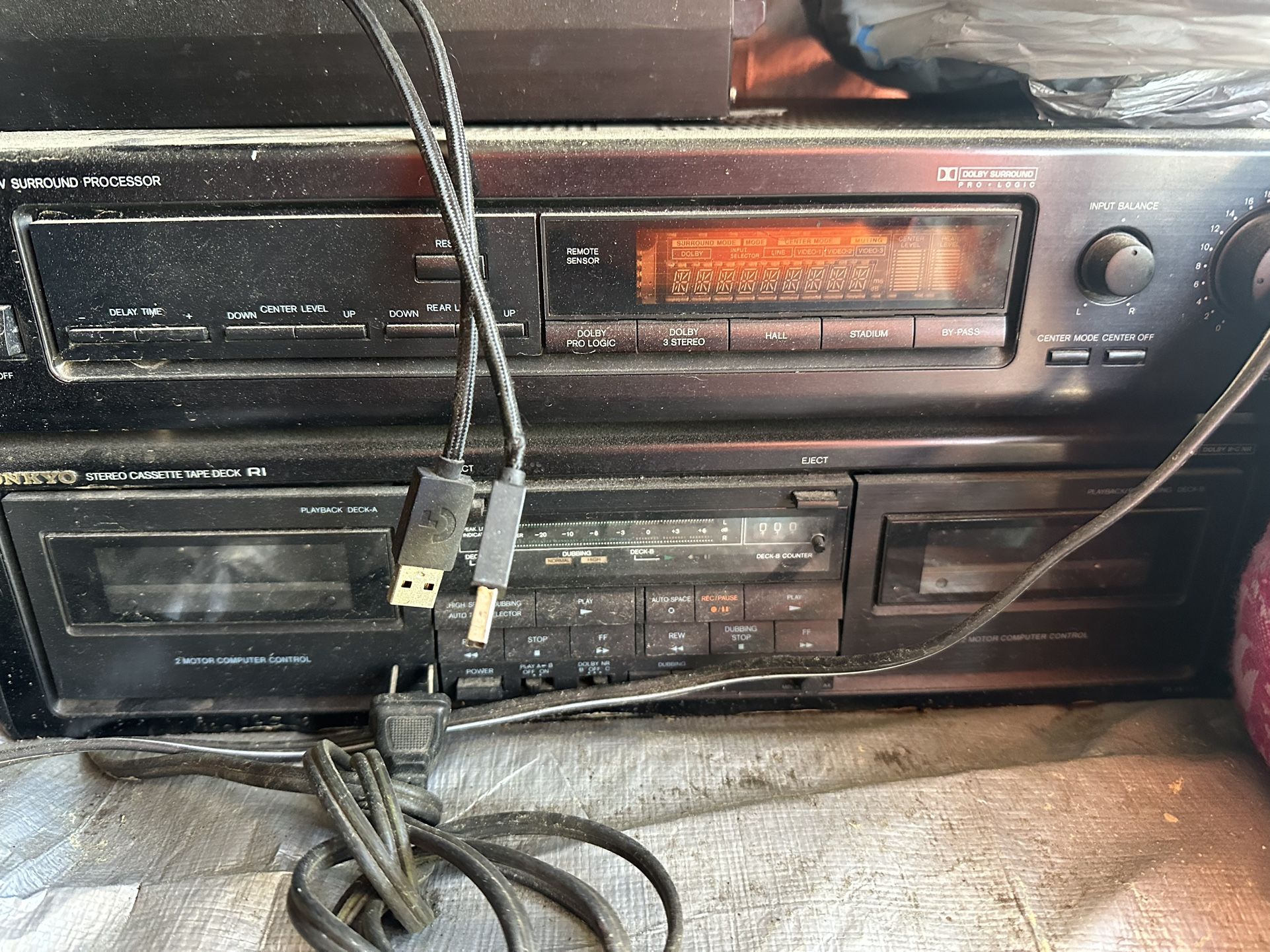 speakers and stereo set