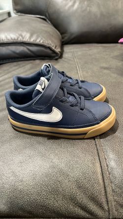 Nike Court Legacy