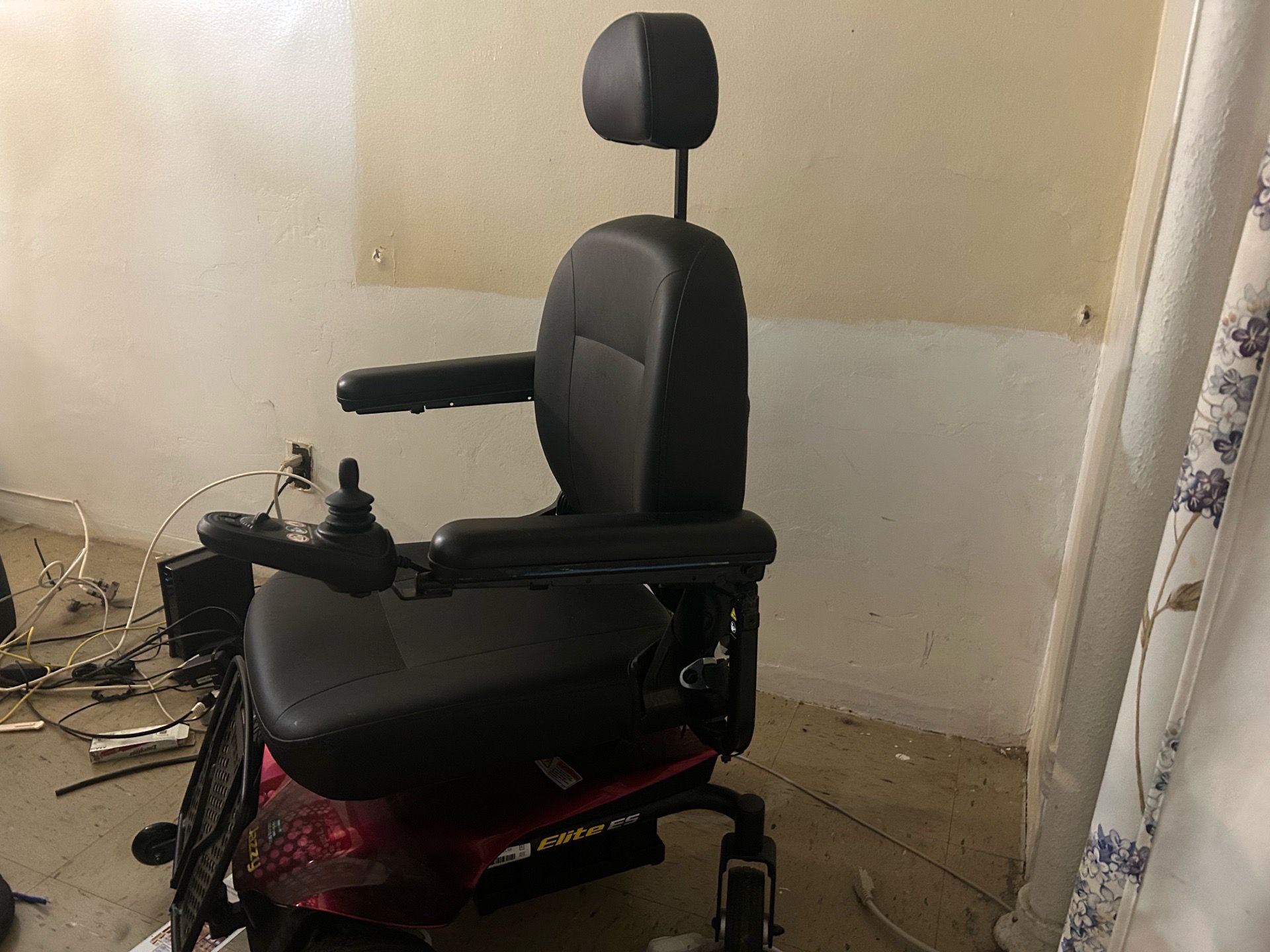 Brand new Elite ES electric wheelchair