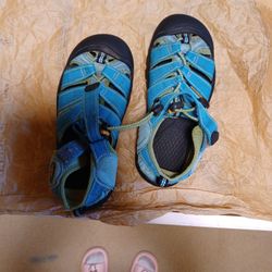 Keen Sandals Size 2