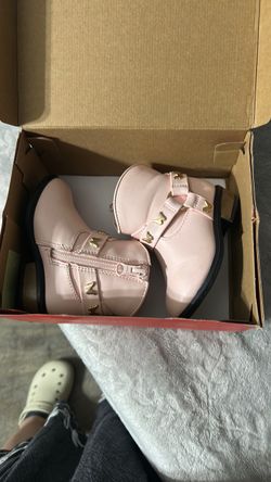 Pink boots size 5