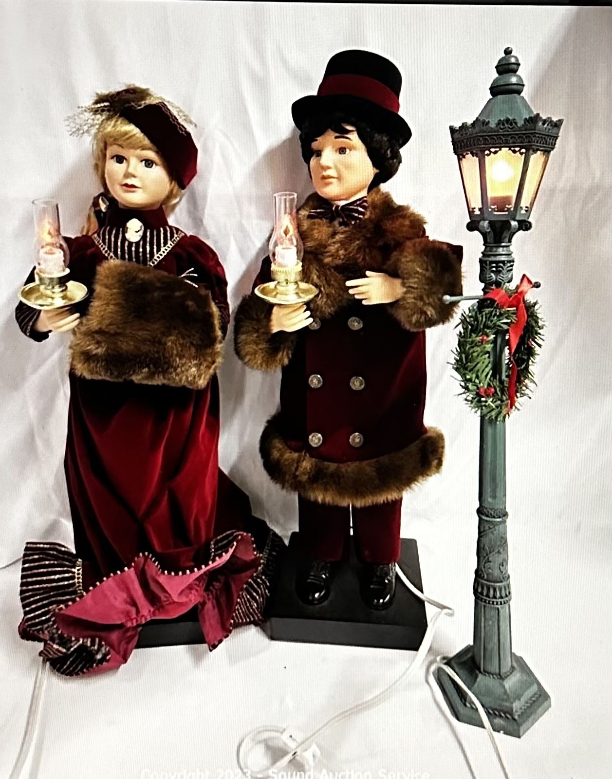 RARE FIND LIGHTED ANIMATED VICTORIAN COUPLE HOLIDAY FIGURES
