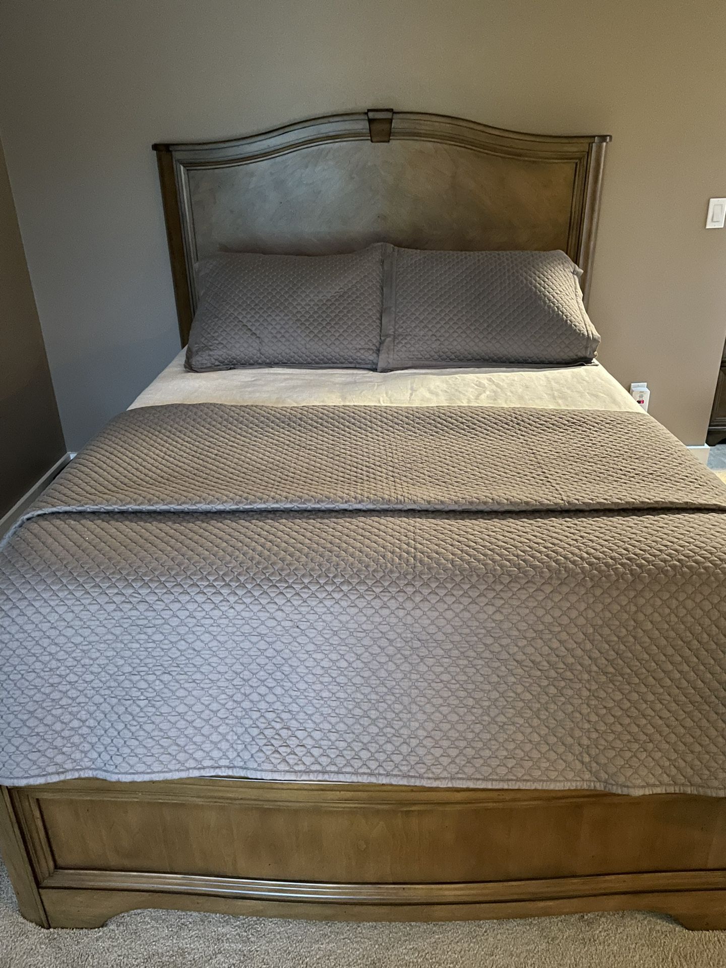 Bedspread (coverlet) and Pillow Shams (queen Size)