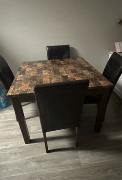 Dining Table/Comedor