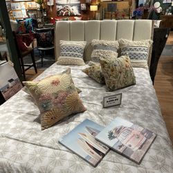 Queen Platform Upholstered Beige Bed / Queen Bed/ Upholstered Bed/ Beige Bed/ Queen Platform Bed