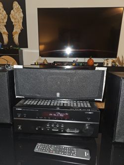 YAMAHA NS-C444 2-Way Center Channel Speaker Each
(Black)