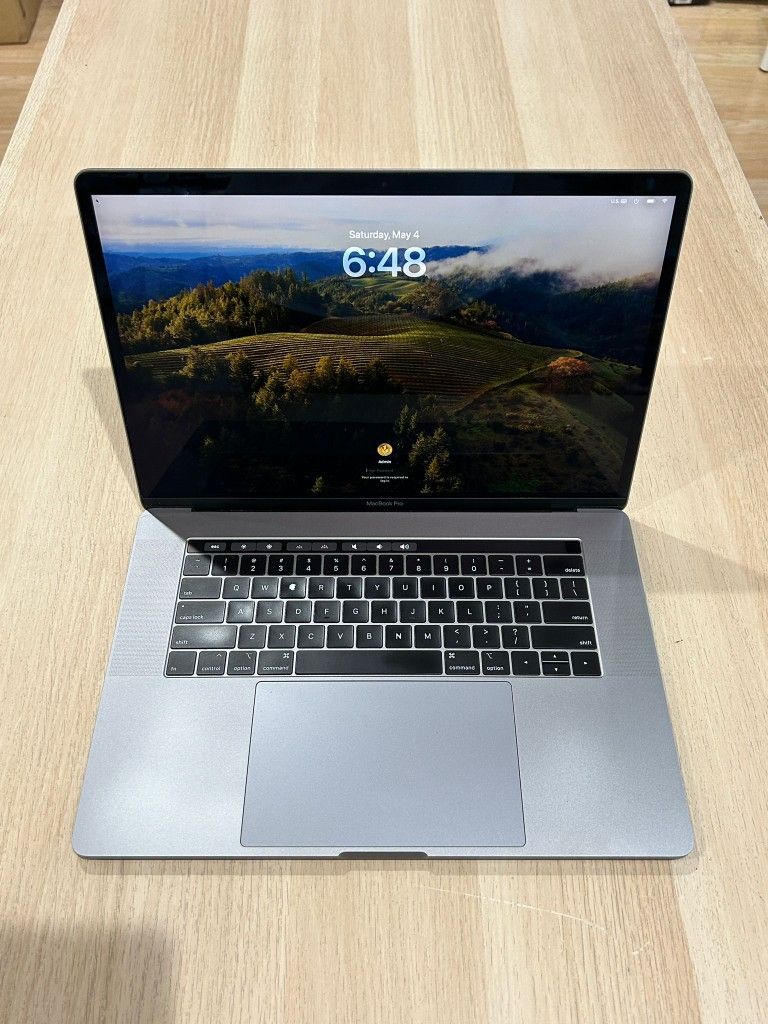Apple MacBook Pro 15” 2018 TouchBar 2.2Ghz i7 16GB RAM 1TB SSD RADEON PRO 555x 4GB VRAM