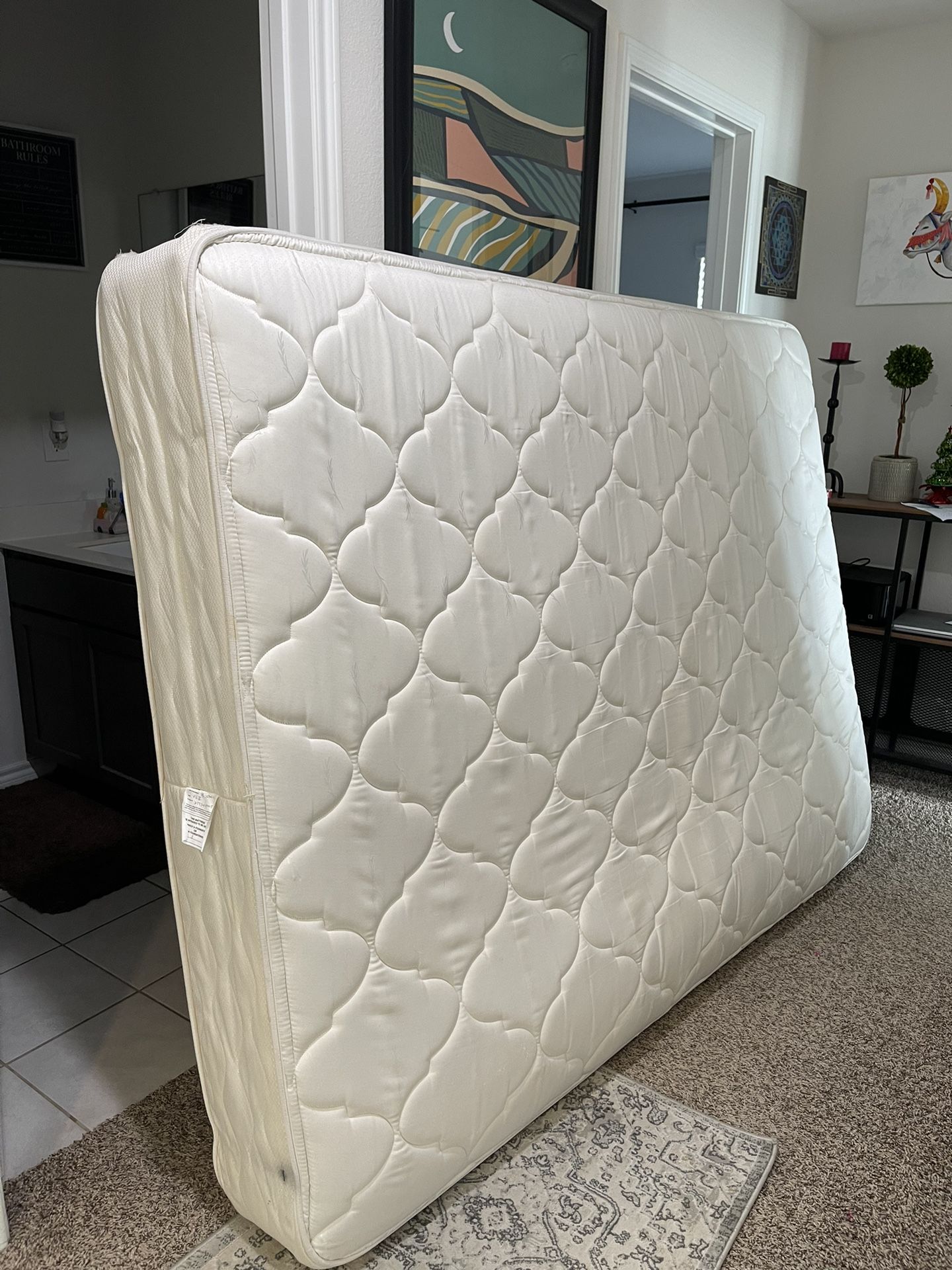 Queen Size Mattress ,  Very Good Conditions 