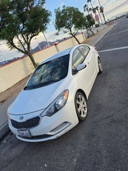 2015 Kia Forte - White - $3,300