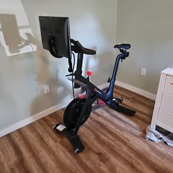 Peloton Bike - Great Condition 