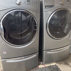 Whirlpool Washer & Gas Dryer W/ Pedestal 