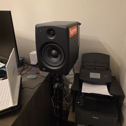 Pair Of 8 Inch Stage Right SR28 200 Watt Studio Monitors