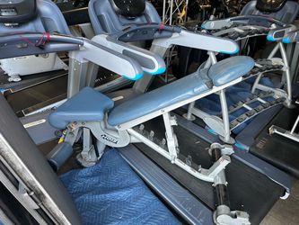 HOIST FITNESS SUPER FLAT TO INCLINE DECLINE BENCH!! READY FOR PICKUP OR DELIVERY!!