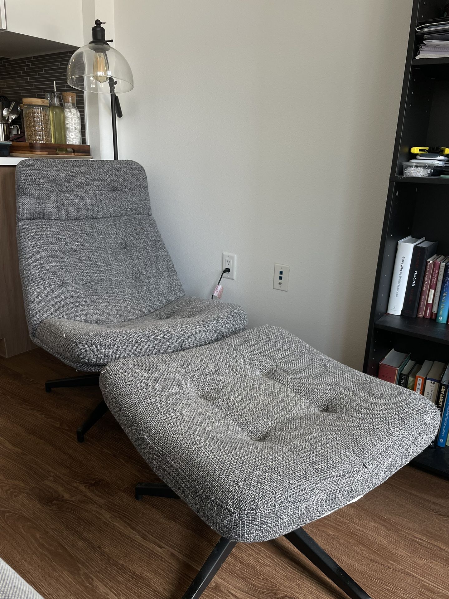 Chair and Ottoman (Havberg)