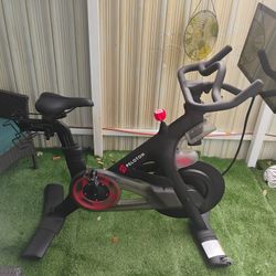 Sturdy Stationary Exercise Bike – Great Condition!