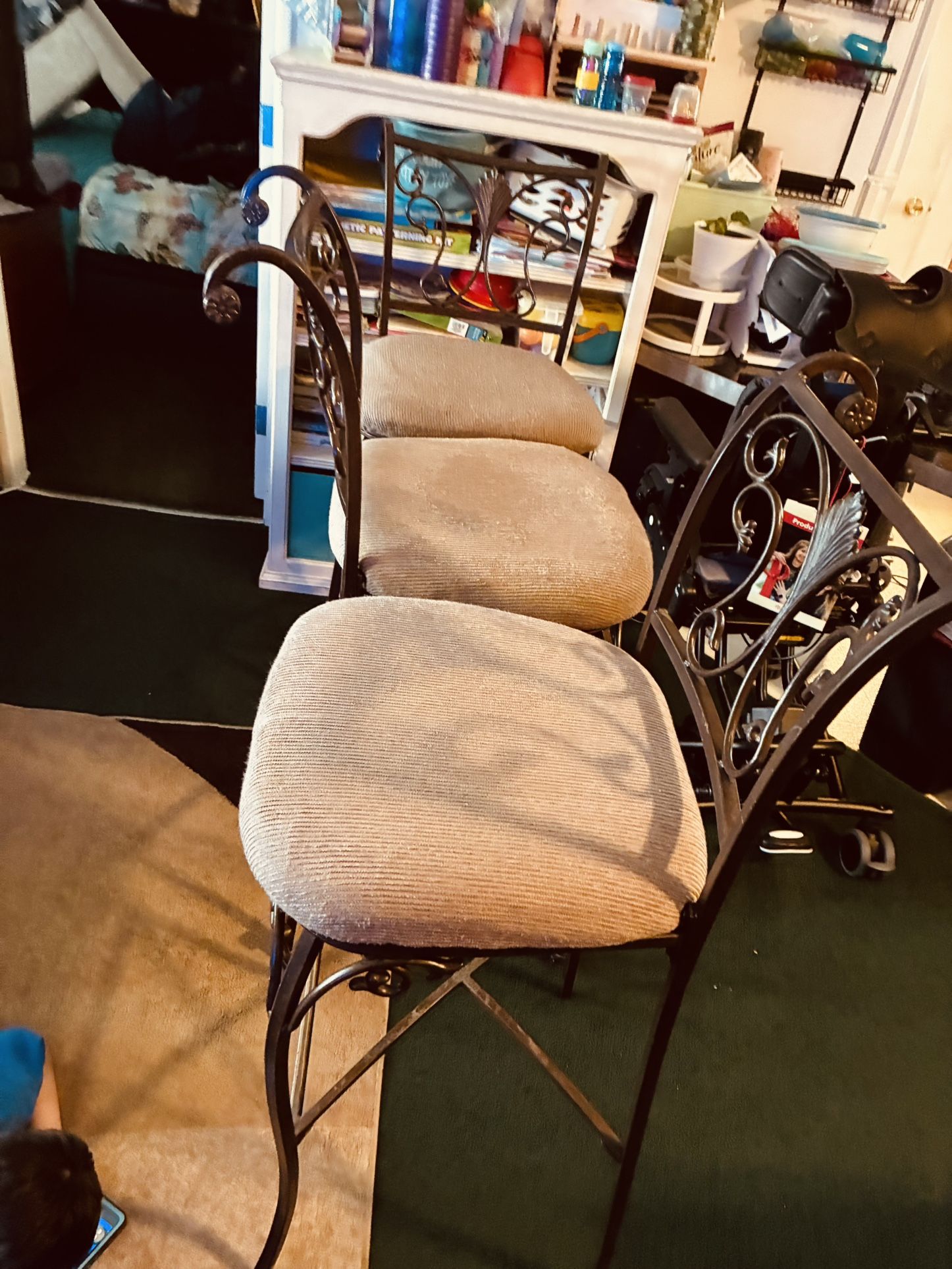 π₯°ππ₯°π $160-Tall Bar Table and 3 chairs β-The chairs are in descent shape, but the table is all worn but sturdy-could always use a tablecloth or re
