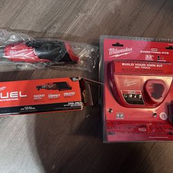 Milwaukee M12 FUEL 3/8” High Speed Ratchet With Charger And 2.0 Battery 