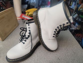 Dr. Martens 1460 White Leather Boots siempre 9 woman siempre 7 men