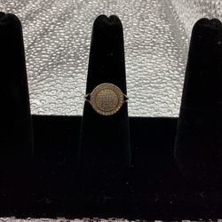 USED 10 KT CLUSTER RING 