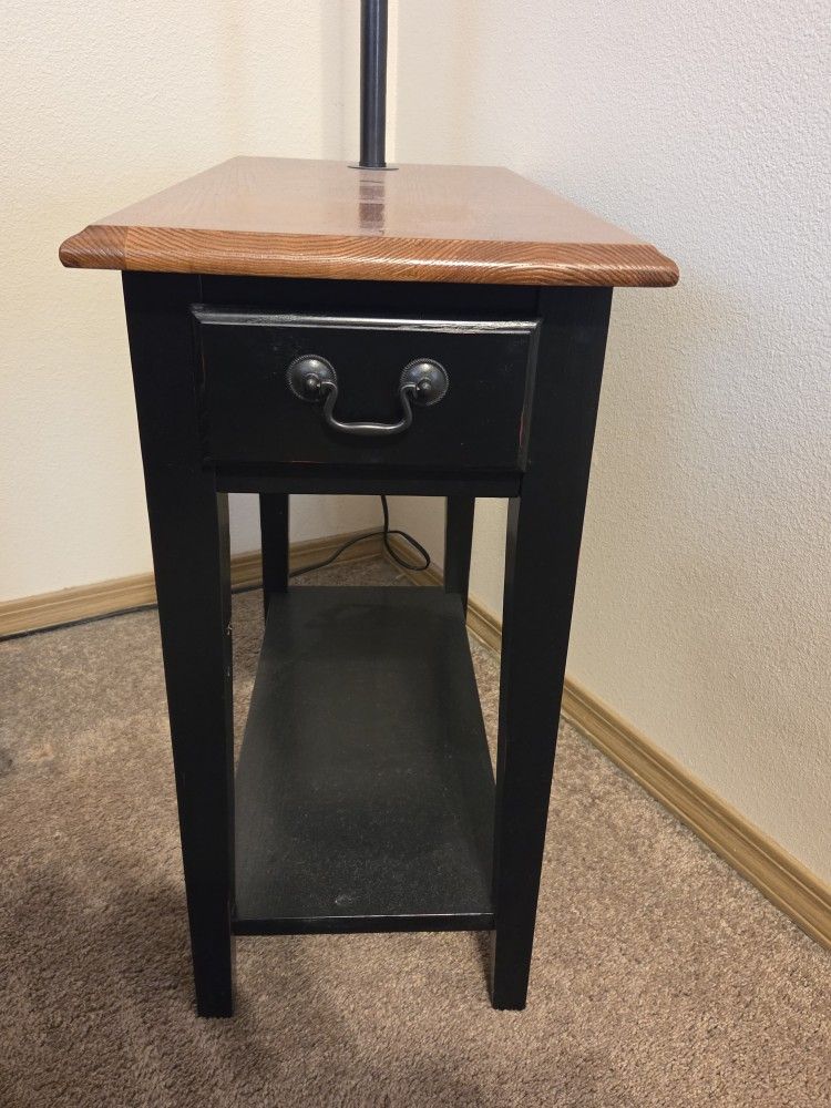 Small Table With Lamp