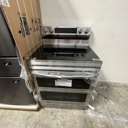 NEW SAMSUNG STOVE / ELECTRIC
