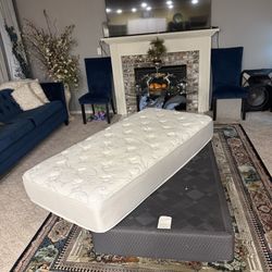 2 Matching Twin Mattress/box Spring 