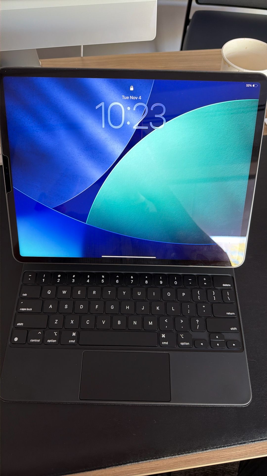 iPad Pro 12.8 5th Gen 256 GB WiFi w/ Apple Magic Keyboard