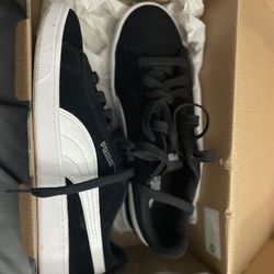 Size 8 Black And White Puma Vikky V2