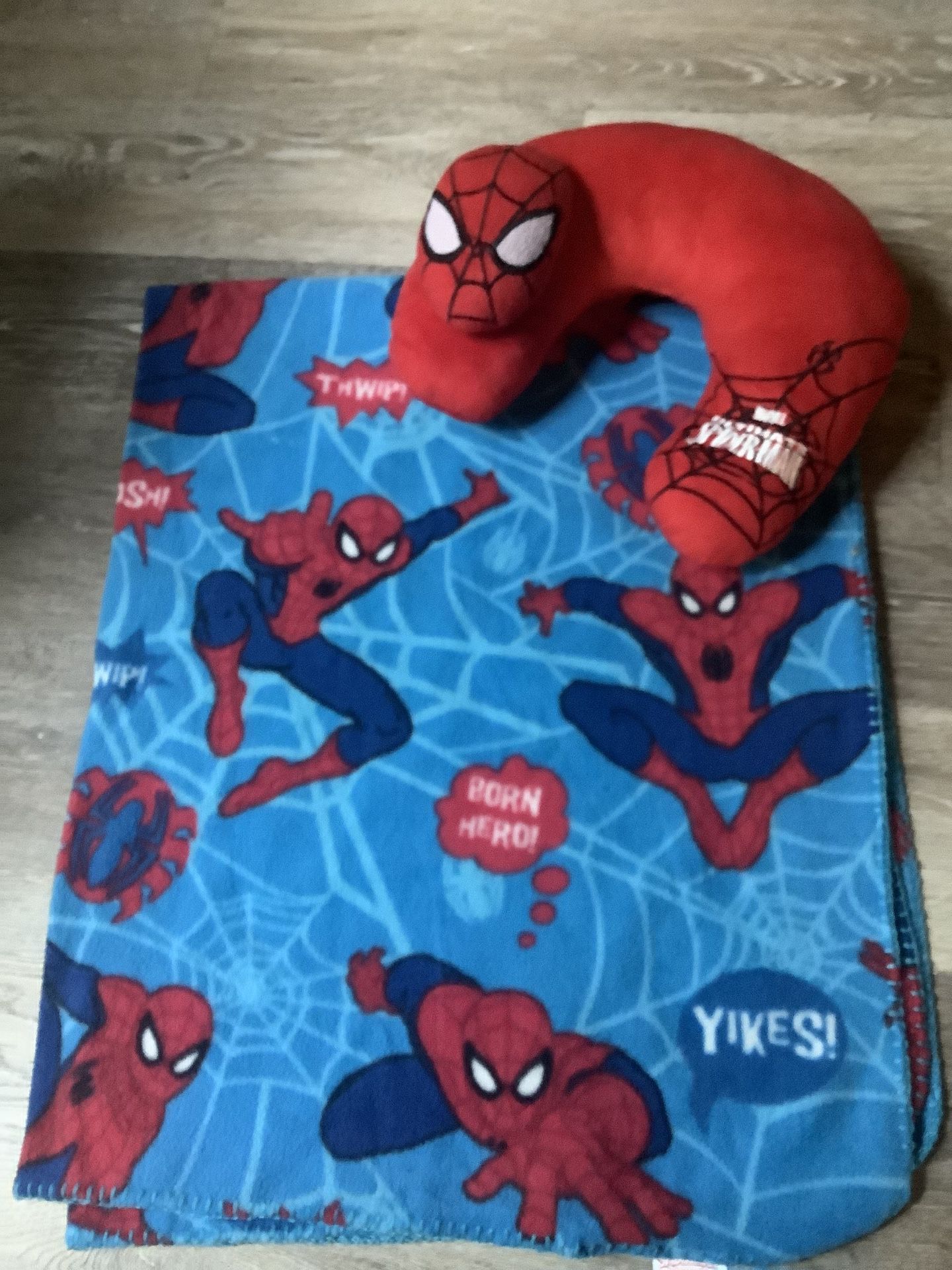 Spider-Man Marvel Nice Kids Fleece Blanket & Travel Neck Pillow