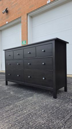 Black Wood 8-Drawer Dresser