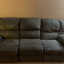 Dual Reclining Couch And Chaise 