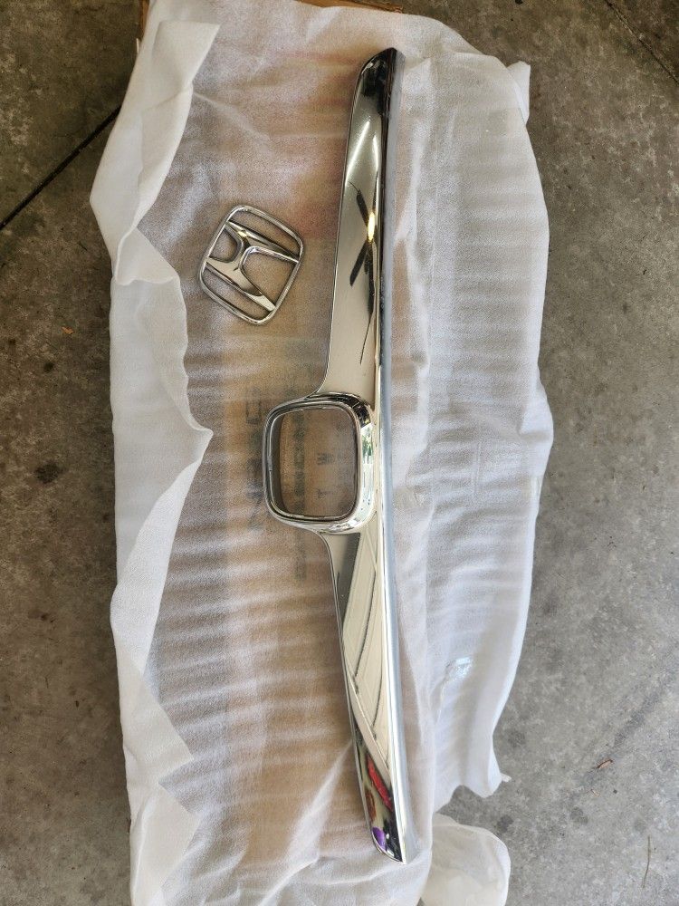 Honda Civic OEM Front Grill 06-08
