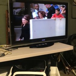 48 Inch Toshiba Plasma Tv With Remote Control (not A Smart Tv)