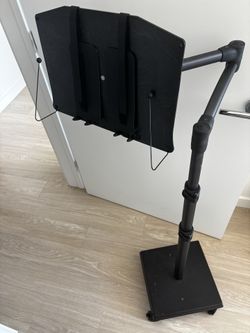 Levo Hands Free Book Stand