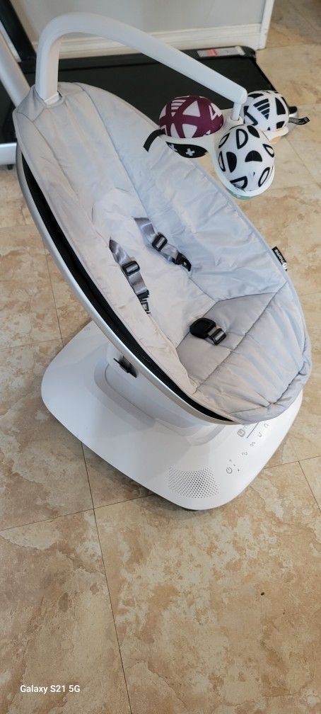 4moms MamaRoo Multi-Motion Baby Swing