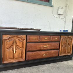 Antique Table And Dresser Great Conditions 