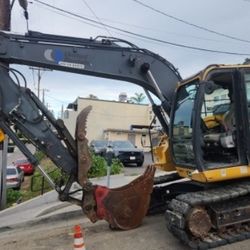 John Deere 135G Excavator (Rubber Tracks) 