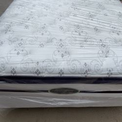 BEAUTYREST Queen Pillowtop Mattress Only