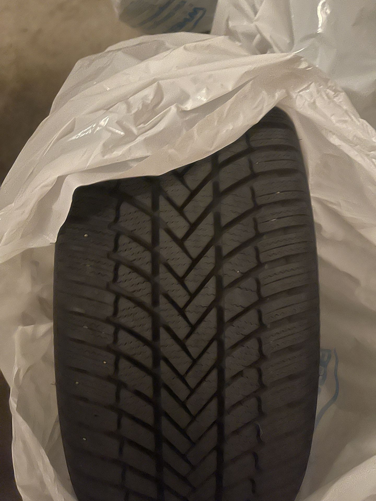 Like NEW 245/45R19 SNOW TIRES BMW X3 Bridgestone Blizzak 245/45R19 TIRES