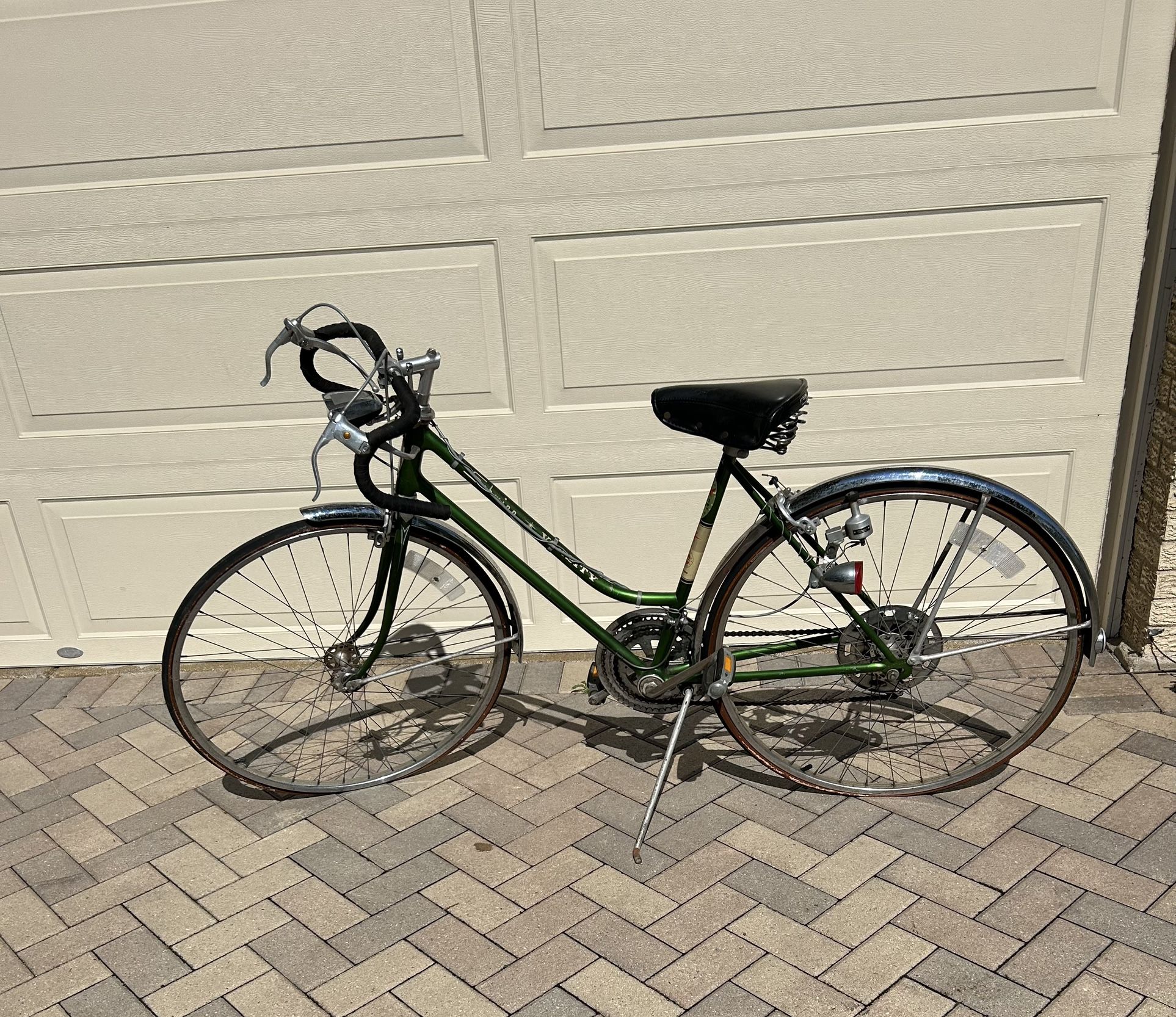 Vintage Early 70’s Schwinn Varsity 10-Speed Women’s Bike