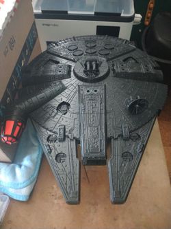 Star wars Millennium falcon 2ft long