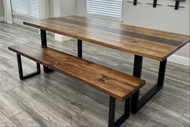 BEAUTIFUL RUSTIC SOLID WOOD TABLE