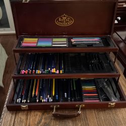 Royal & Langnickel Deluxe Drawing Set